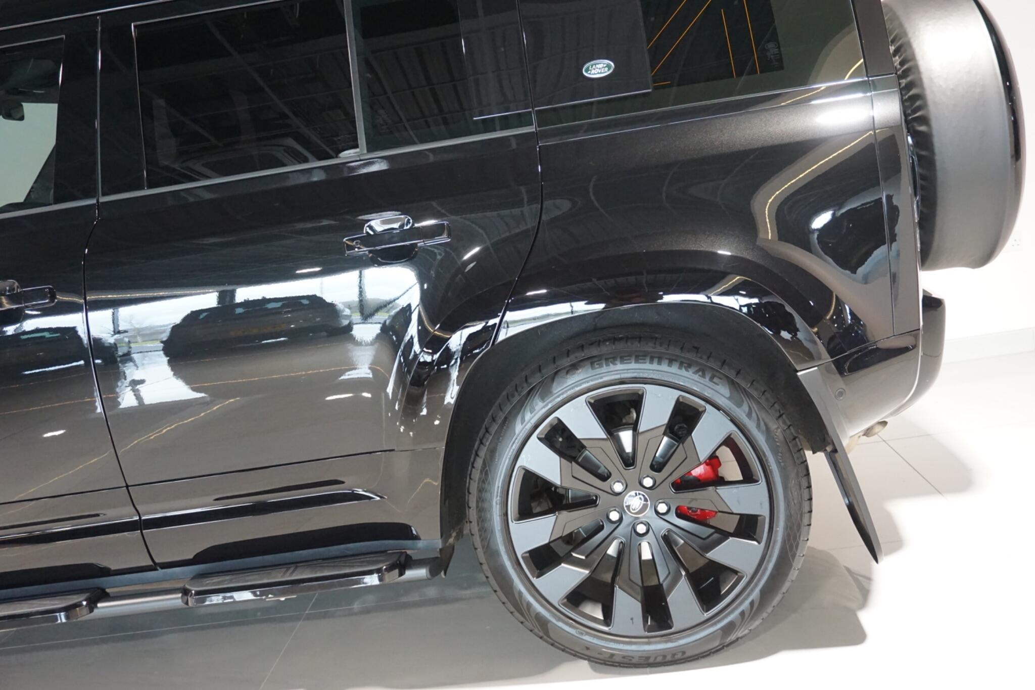 Land Rover Defender 110 3.0 D250 MHEV SE SUV 5dr Diesel Auto 4WD Euro 6 (s/s) (250 ps)